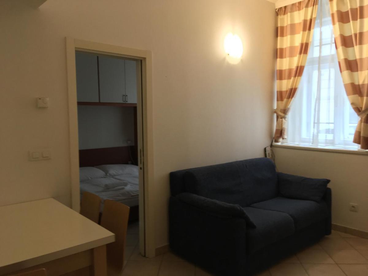 Residence La Familia Prag Dış mekan fotoğraf